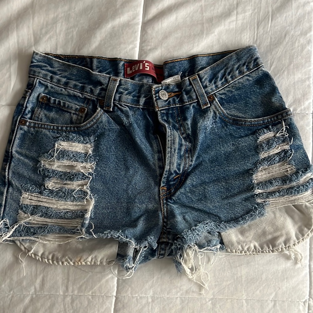 Vintage Levi’s relaxed, fit 550. Size 26. Cheeky
